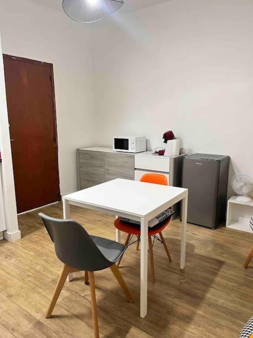 2 Flat Apartment
